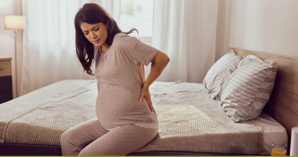 Bolest mohou ženy během těhotenství pociťovat na různých místech zad. Vše se odvíjí od polohy těhotenského bříška. Nejčastěji se bolest zad v těhotenství projevuje v dolní části, na kostrči nebo v oblasti krční páteře.